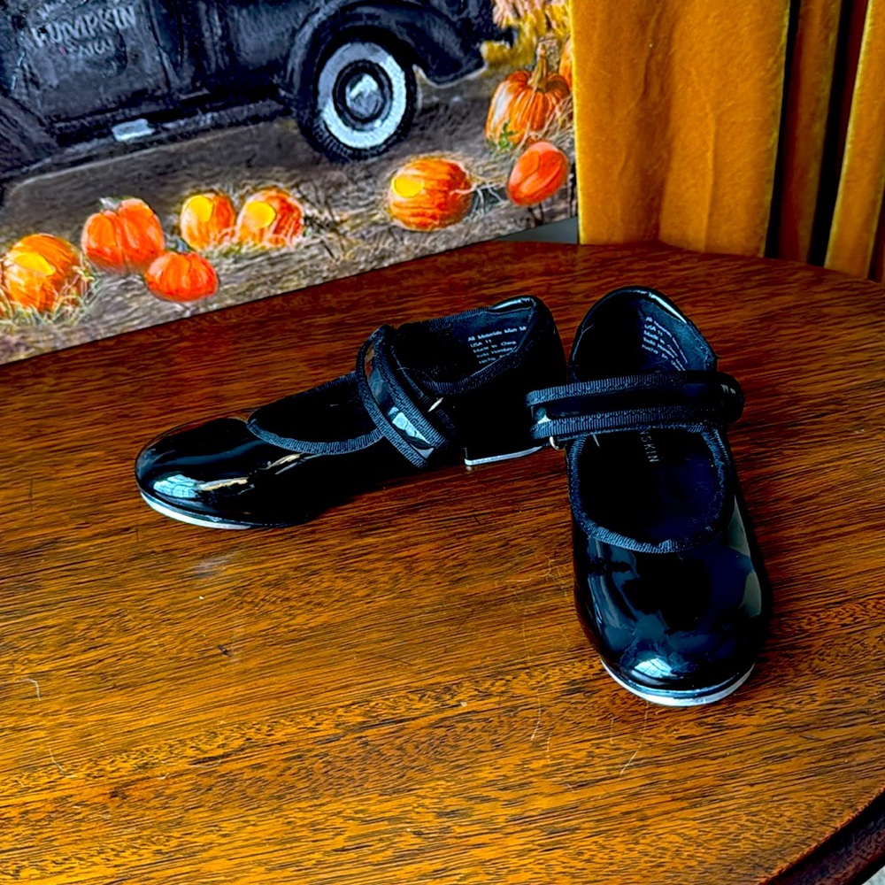 Danskin tap shoes girls black size 11 good used condition